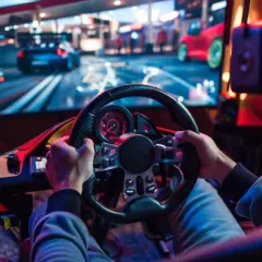 Gry wyścigowe na kierownicę: Które dają najwięcej adrenaliny?