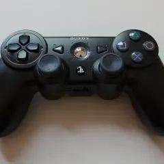 Oryginalny pad PS3: Jak odróżnić od podróbki? Oto nasz poradnik
