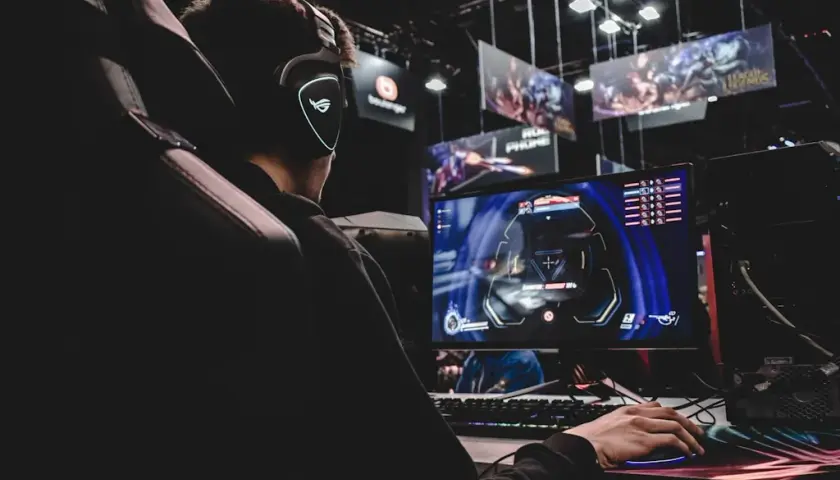 Gry komputerowe a fenomen serii Grand Theft Auto – dlaczego wciąż przyciągają miliony graczy?
