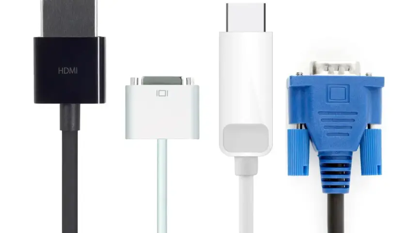 Czarny kabel HDMI, biały adapter, biały kabel USB-C i niebieski kabel VGA. Porównanie złącz: displayport vs hdmi i starsze standardy.