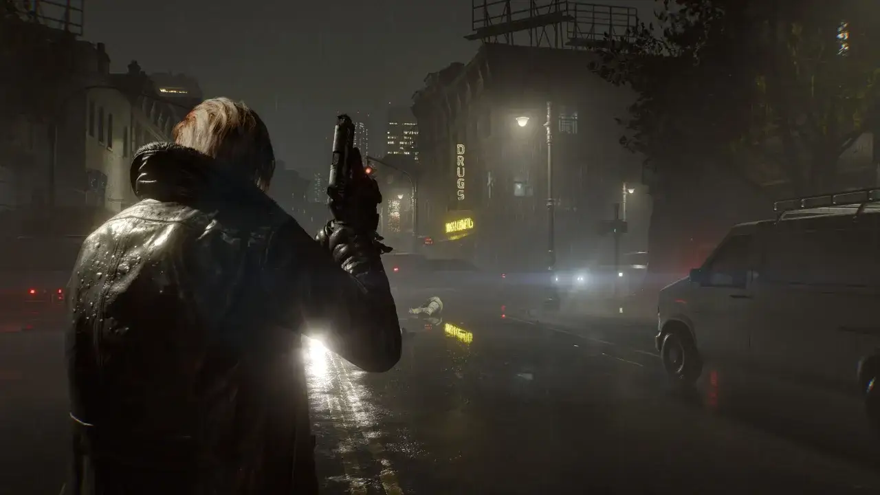 Deszczowa noc, postać z bronią na ulicy. Czy to Resident Evil Re:Verse? Sprawdź Resident Evil Requiem wymagania.